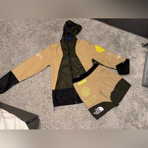 THE NORTHFACE WINDBREAKER AND SHORT SET
